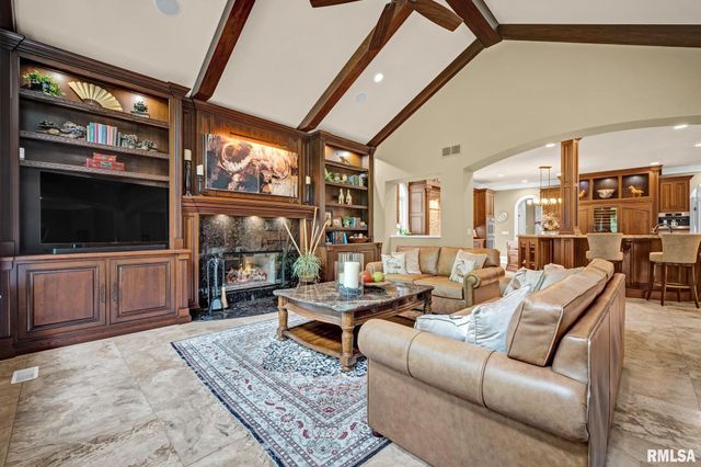 12925 N Woodland Ridge Drive, Dunlap, IL 61525