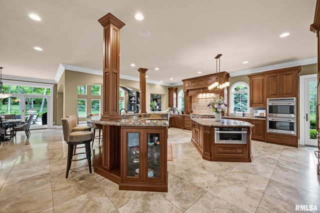 12925 N Woodland Ridge Drive, Dunlap, IL 61525