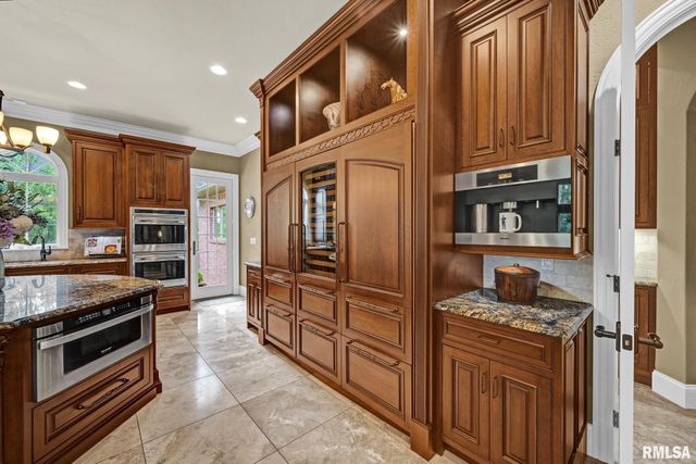 12925 N Woodland Ridge Drive, Dunlap, IL 61525