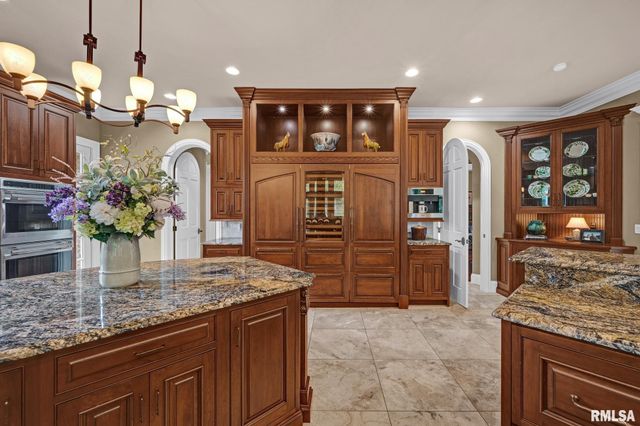 12925 N Woodland Ridge Drive, Dunlap, IL 61525