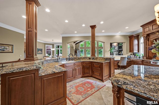 12925 N Woodland Ridge Drive, Dunlap, IL 61525