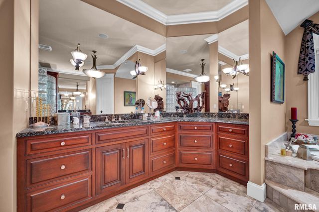 12925 N Woodland Ridge Drive, Dunlap, IL 61525