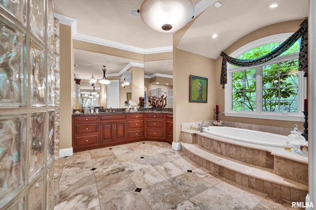 12925 N Woodland Ridge Drive, Dunlap, IL 61525