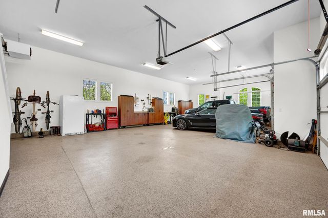 12925 N Woodland Ridge Drive, Dunlap, IL 61525