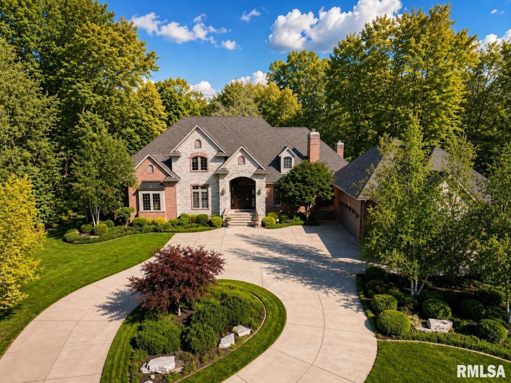 12925 N Woodland Ridge Drive, Dunlap, IL 61525