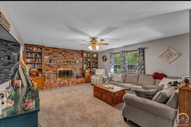 3818 SE 23rd TER, Topeka, KS 66605