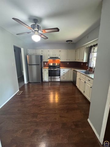 3818 SE 23rd TER, Topeka, KS 66605
