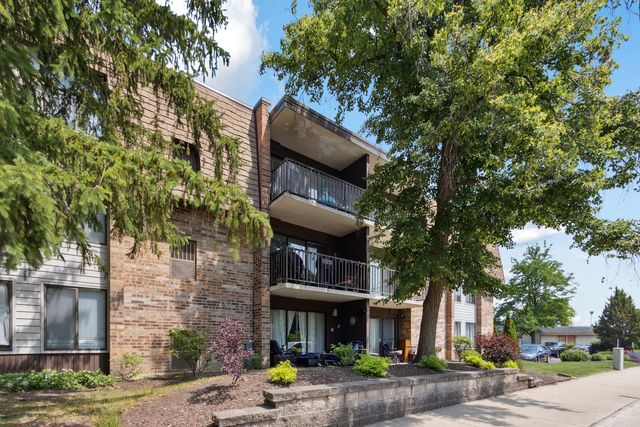 907 S Williams Street 206, Westmont, IL 60559
