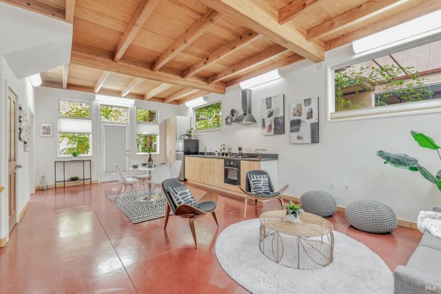 455 Florence Ave, Sebastopol, CA 95472