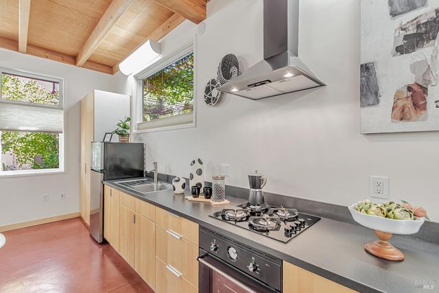 455 Florence Ave, Sebastopol, CA 95472