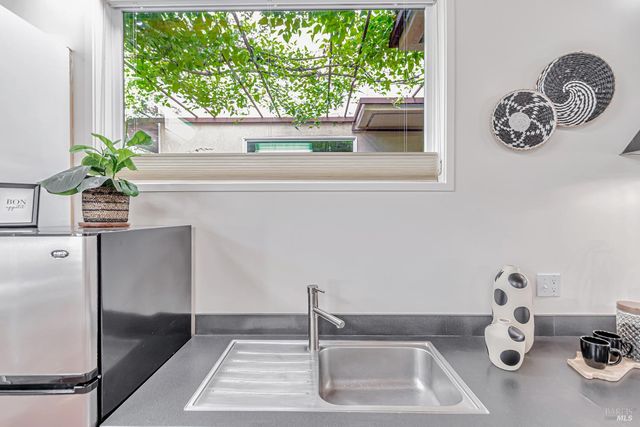 455 Florence Ave, Sebastopol, CA 95472