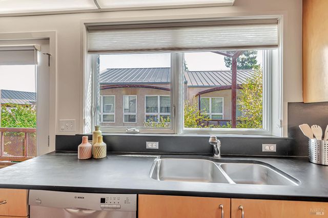 455 Florence Ave, Sebastopol, CA 95472