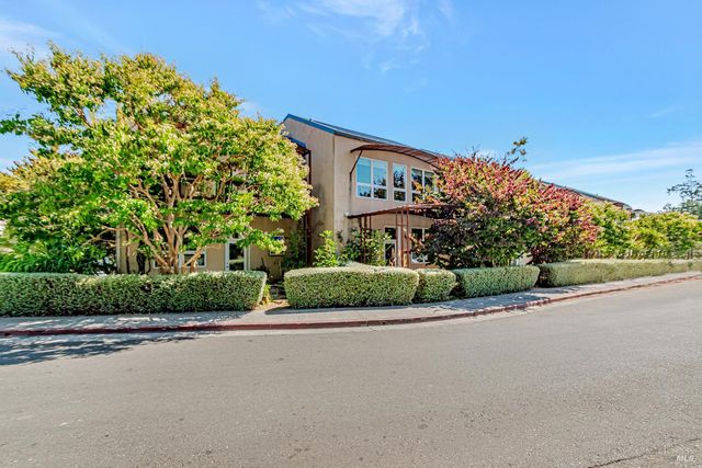 455 Florence Ave, Sebastopol, CA 95472