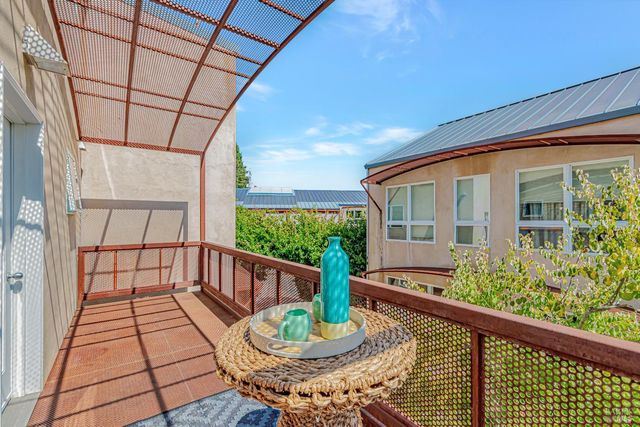 455 Florence Ave, Sebastopol, CA 95472