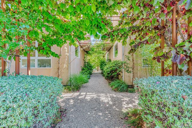 455 Florence Ave, Sebastopol, CA 95472