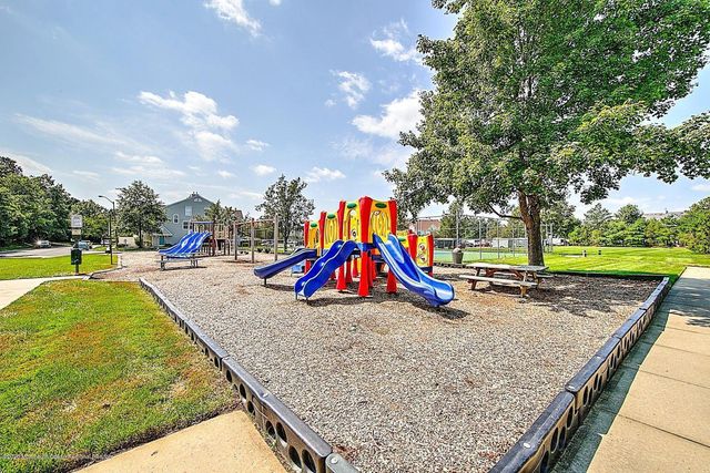 49 Richmond Court, Tinton Falls, NJ 07712