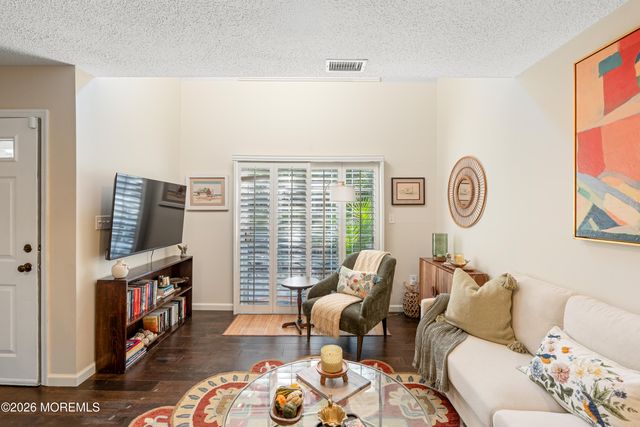 49 Richmond Court, Tinton Falls, NJ 07712