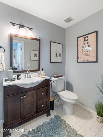 49 Richmond Court, Tinton Falls, NJ 07712