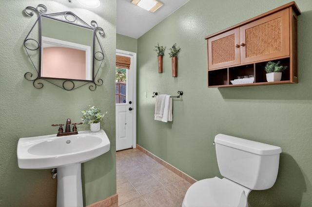 2560 Solano Rd, Cameron Park, CA 95682