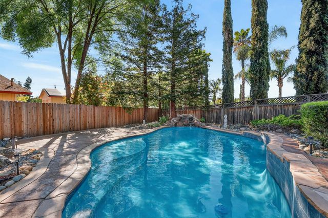 2560 Solano Rd, Cameron Park, CA 95682