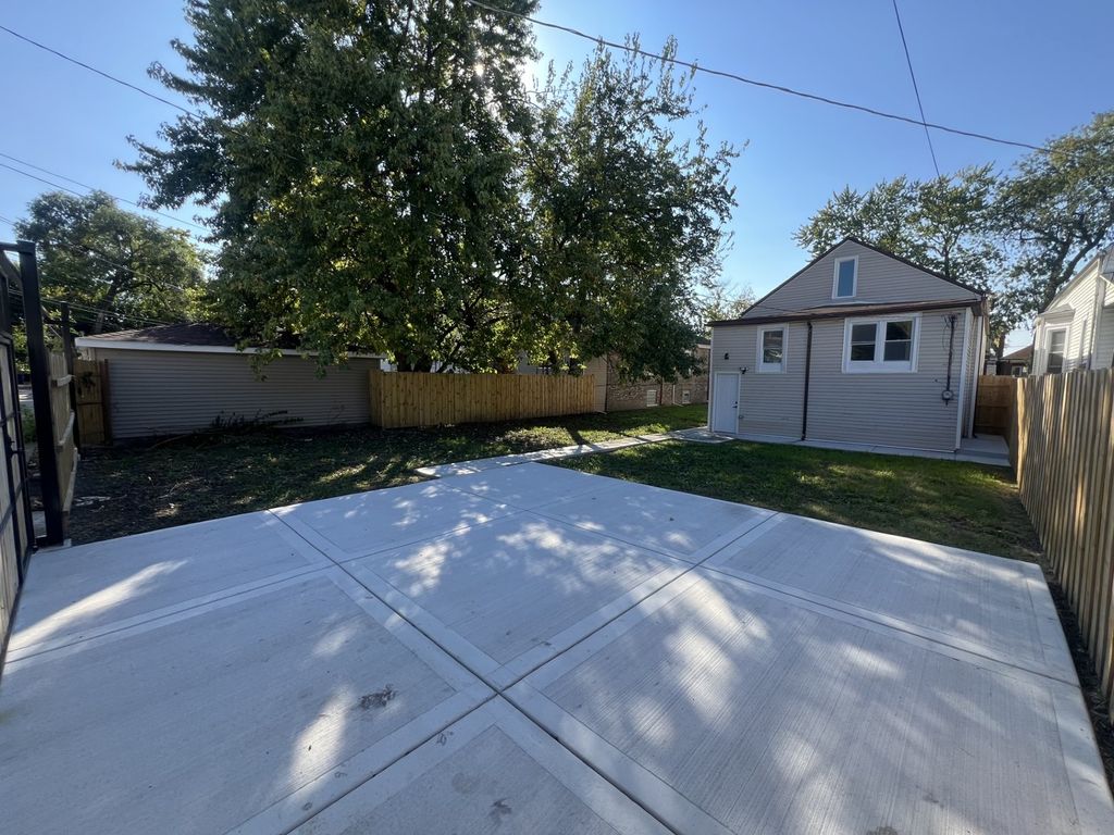 8423 S Carpenter Street, Chicago, IL 60620 — photo 5