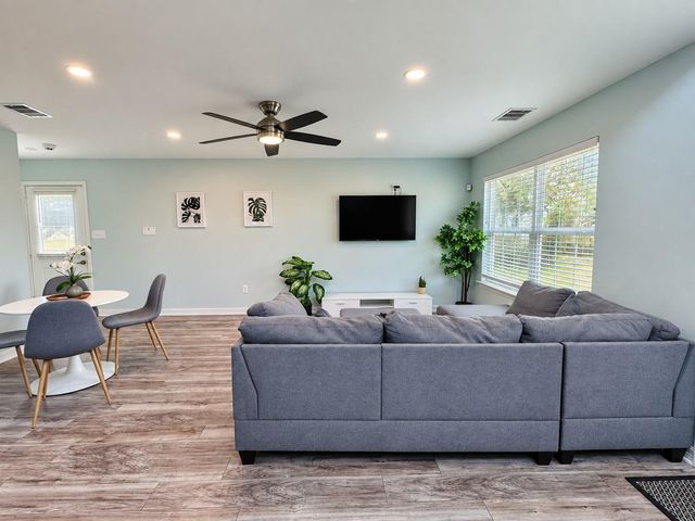 189 W Lakeview, Onalaska, TX 77360