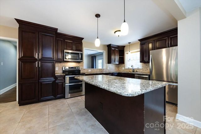 5400 Farmbrook Drive, Charlotte, NC 28210