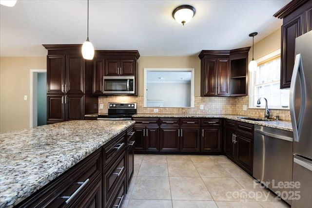 5400 Farmbrook Drive, Charlotte, NC 28210