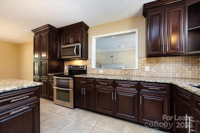 5400 Farmbrook Drive, Charlotte, NC 28210