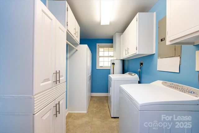 5400 Farmbrook Drive, Charlotte, NC 28210