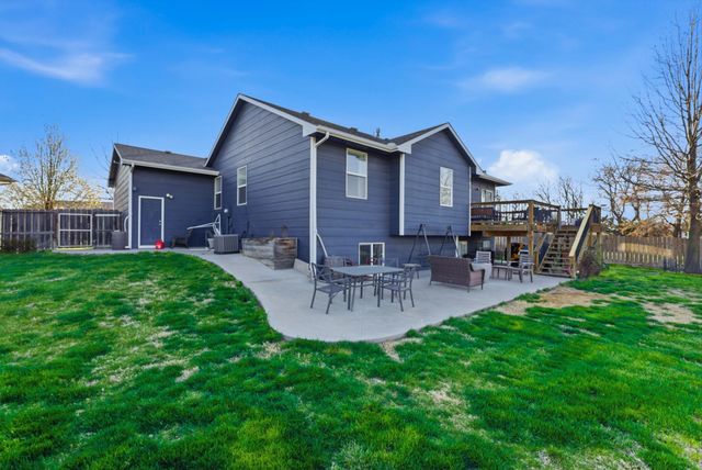 1922 N Beretta Ct, Andover, KS 67002