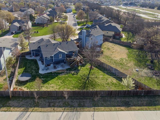 1922 N Beretta Ct, Andover, KS 67002