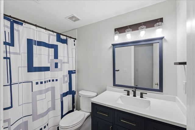 1922 N Beretta Ct, Andover, KS 67002