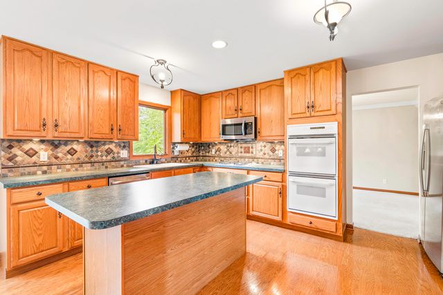 997 S Hampton Court, Aurora, IL 60506