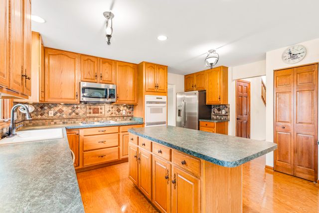 997 S Hampton Court, Aurora, IL 60506