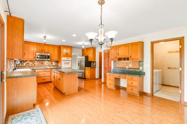 997 S Hampton Court, Aurora, IL 60506