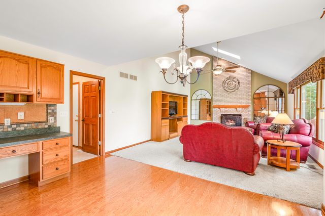 997 S Hampton Court, Aurora, IL 60506