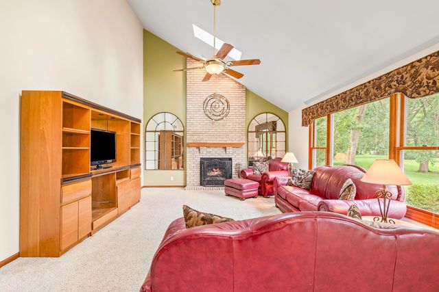 997 S Hampton Court, Aurora, IL 60506