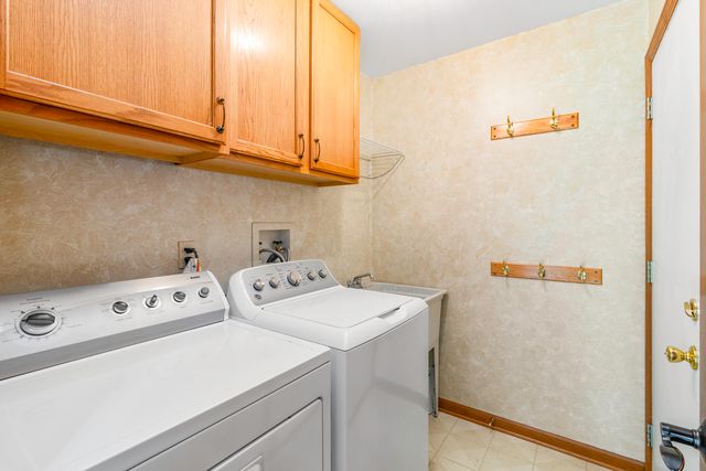 997 S Hampton Court, Aurora, IL 60506