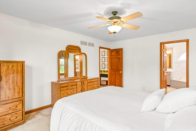 997 S Hampton Court, Aurora, IL 60506