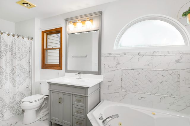 997 S Hampton Court, Aurora, IL 60506