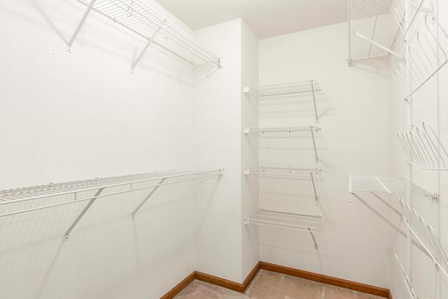 997 S Hampton Court, Aurora, IL 60506