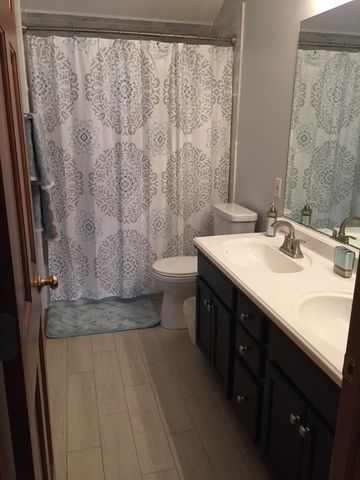 997 S Hampton Court, Aurora, IL 60506
