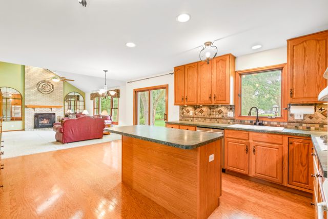 997 S Hampton Court, Aurora, IL 60506