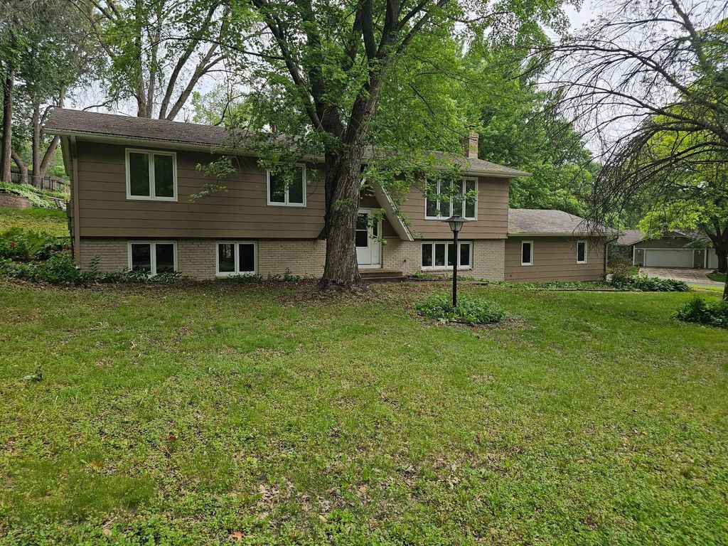 13100 Thomas Avenue S, Burnsville, MN 55337