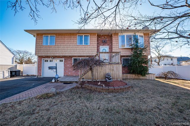 928 Peconic Avenue, West Babylon, NY 11704