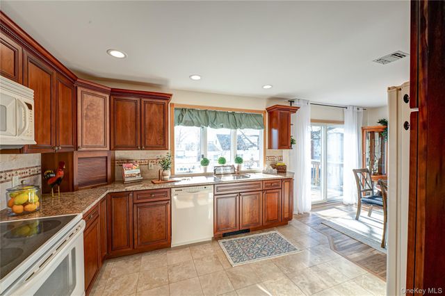 928 Peconic Avenue, West Babylon, NY 11704