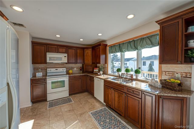 928 Peconic Avenue, West Babylon, NY 11704