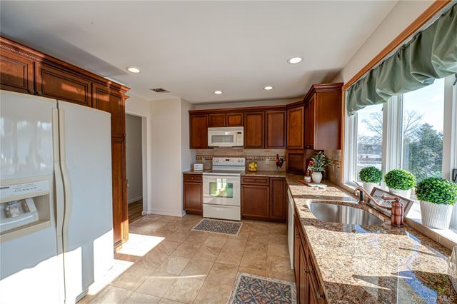 928 Peconic Avenue, West Babylon, NY 11704