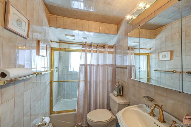 928 Peconic Avenue, West Babylon, NY 11704